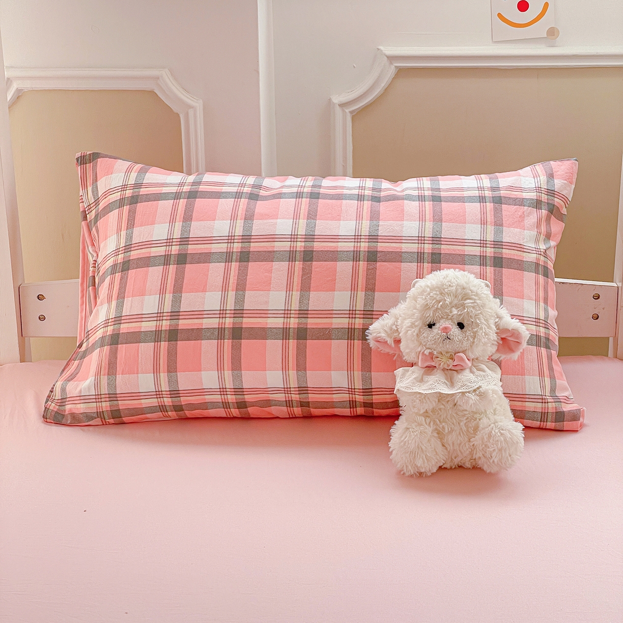 91家纺网 家纺一手货源 找家纺 纽缦家纺 2026新款水洗棉简约格子风学生床套件系列 简意-粉