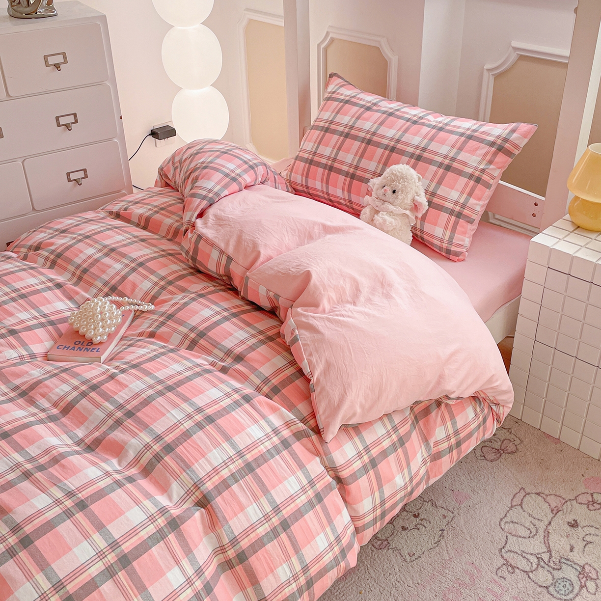 91家纺网 家纺一手货源 找家纺 纽缦家纺 2026新款水洗棉简约格子风学生床套件系列 简意-粉