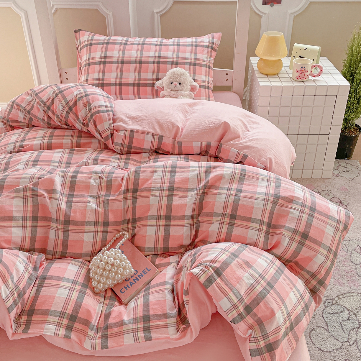 91家纺网 家纺一手货源 找家纺 纽缦家纺 2026新款水洗棉简约格子风学生床套件系列 简意-粉