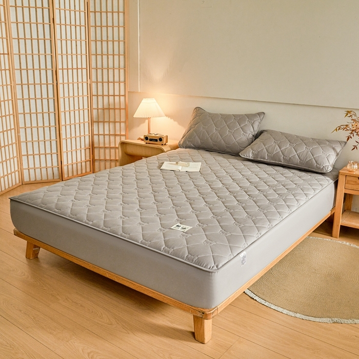 91家纺网 家纺一手货源 找家纺 邵依家纺 2026新款A类加厚纯棉夹棉全棉床笠13372提供买家秀 小熊-烟雾灰