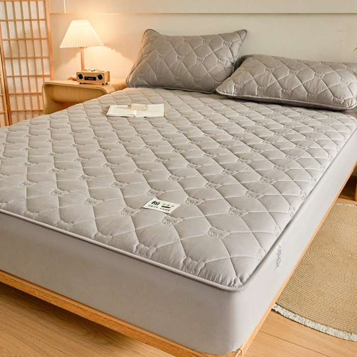 91家纺网 家纺一手货源 找家纺 邵依家纺 2026新款A类加厚纯棉夹棉全棉床笠13372提供买家秀 小熊-烟雾灰