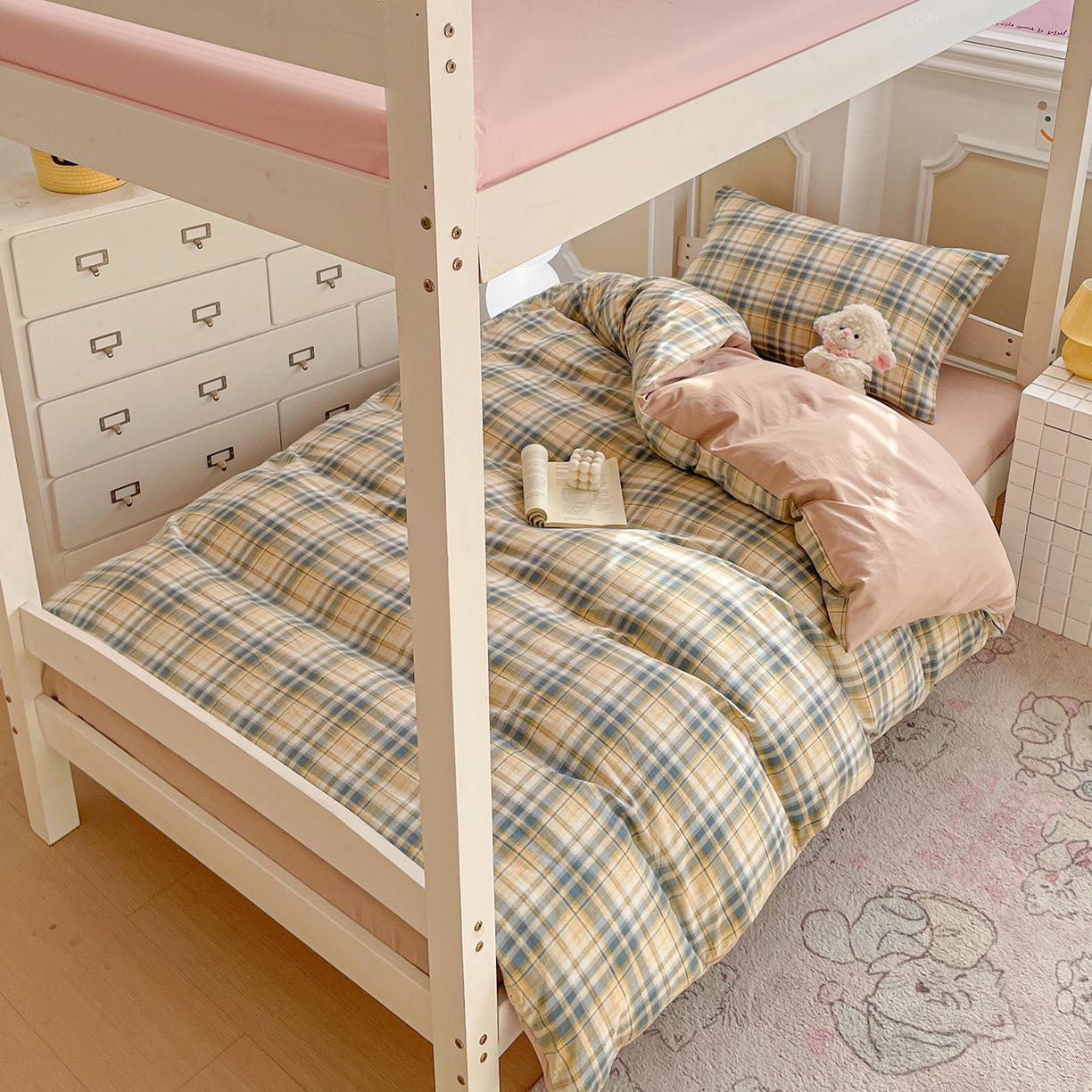 91家纺网 家纺一手货源 找家纺 纽缦家纺 2026新款水洗棉简约格子风学生床套件系列 临风