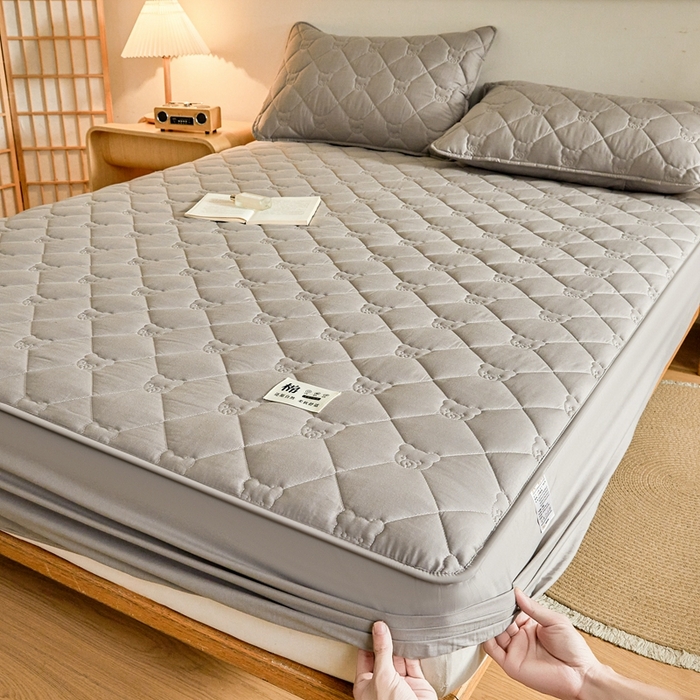 91家纺网 家纺一手货源 找家纺 邵依家纺 2026新款A类加厚纯棉夹棉全棉床笠13372提供买家秀 小熊-烟雾灰