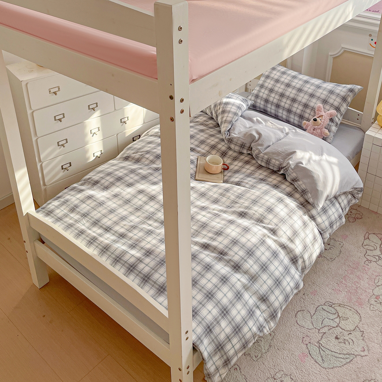 91家纺网 家纺一手货源 找家纺 纽缦家纺 2026新款水洗棉简约格子风学生床套件系列 暮春