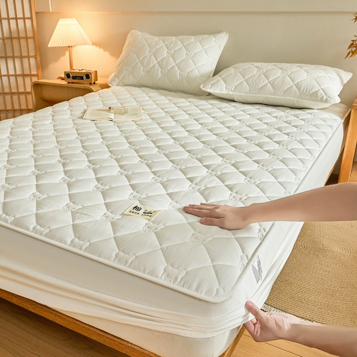 91家纺网 家纺一手货源 找家纺 邵依家纺 2026新款A类加厚纯棉夹棉全棉床笠13372提供买家秀 小熊-珍珠白