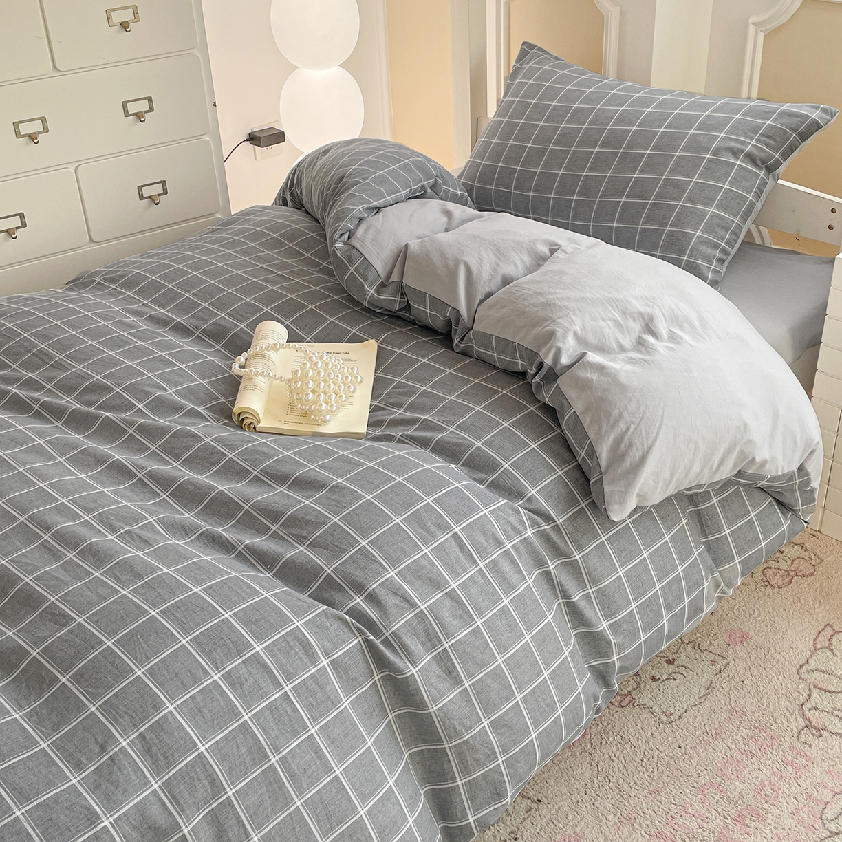 91家纺网 家纺一手货源 找家纺 纽缦家纺 2026新款水洗棉简约格子风学生床套件系列 弦韵-灰
