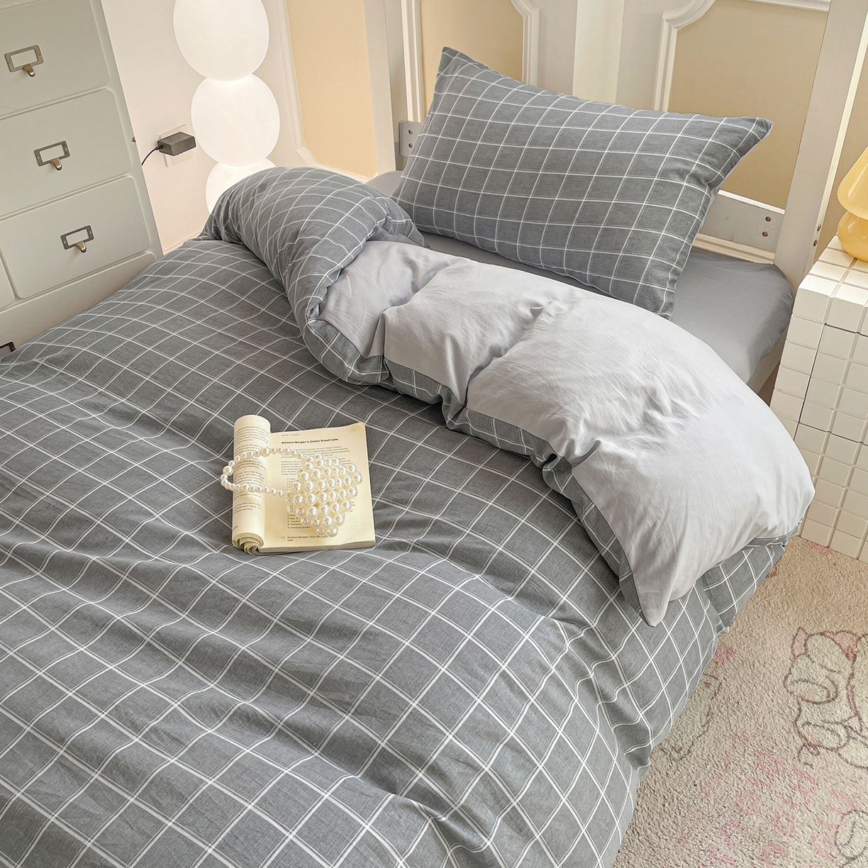 91家纺网 家纺一手货源 找家纺 纽缦家纺 2026新款水洗棉简约格子风学生床套件系列 弦韵-灰