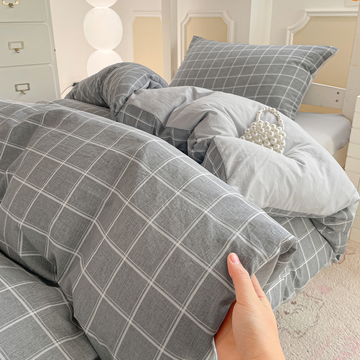 91家纺网 家纺一手货源 找家纺 纽缦家纺 2026新款水洗棉简约格子风学生床套件系列 弦韵-灰