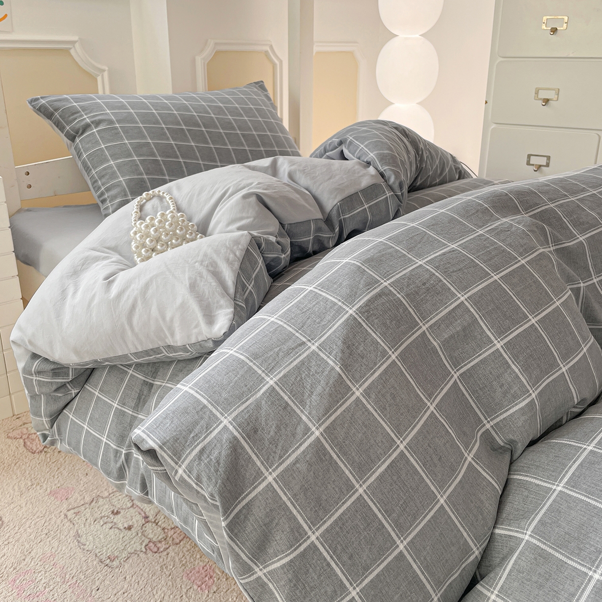 91家纺网 家纺一手货源 找家纺 纽缦家纺 2026新款水洗棉简约格子风学生床套件系列 弦韵-灰