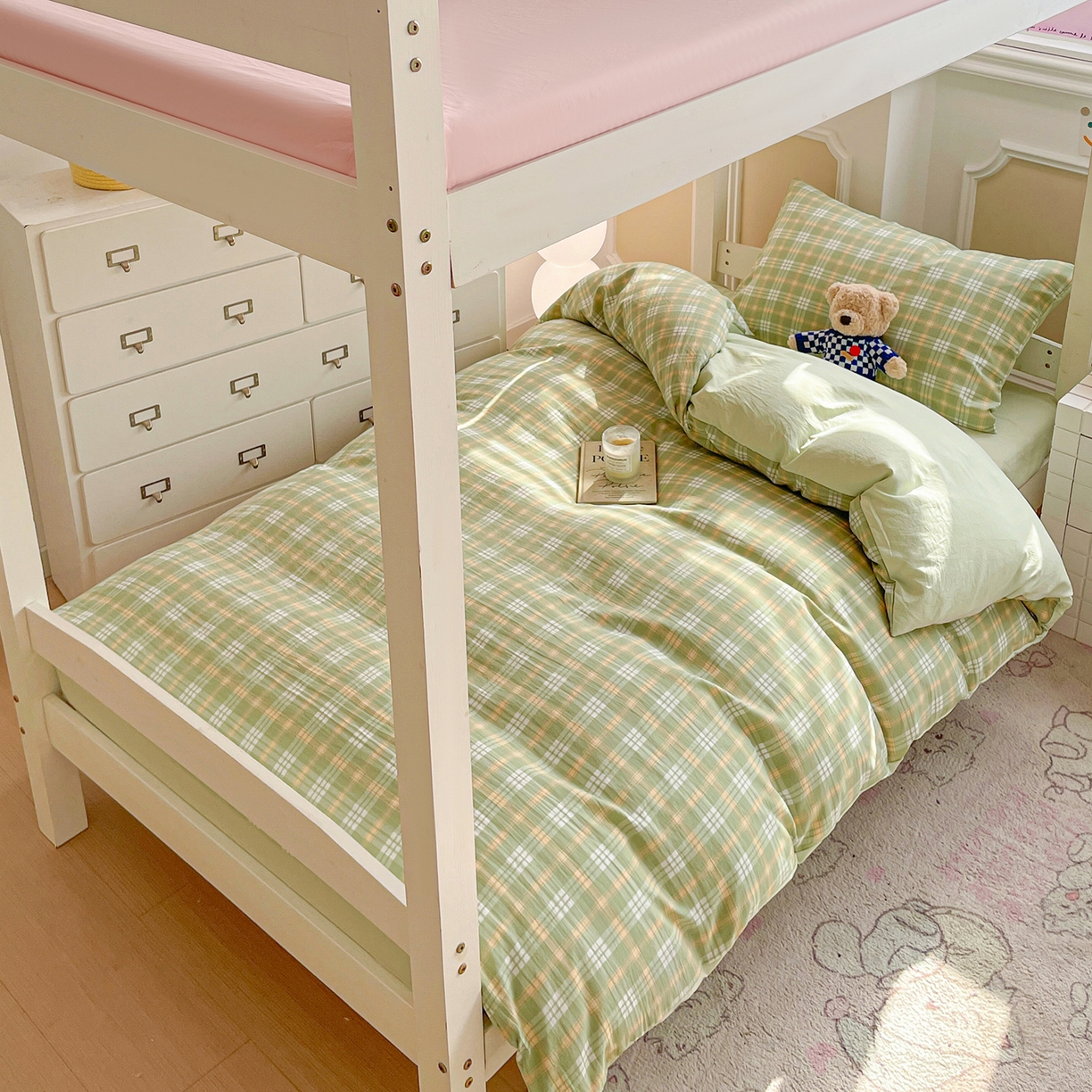 91家纺网 家纺一手货源 找家纺 纽缦家纺 2026新款水洗棉简约格子风学生床套件系列 朱颜-绿