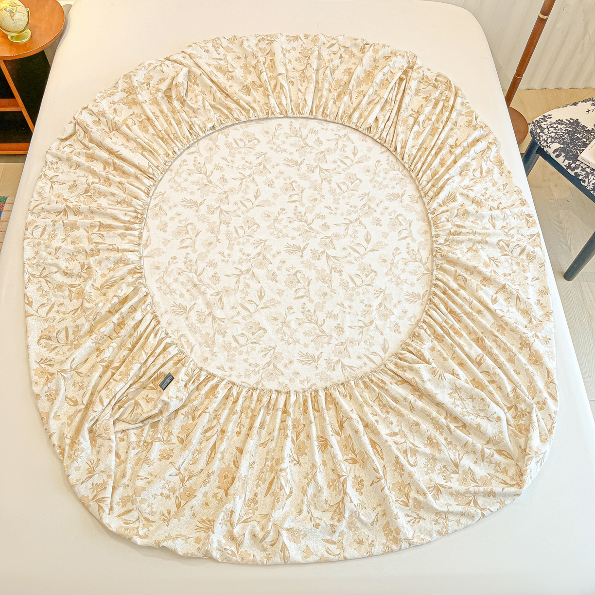 91家纺网 家纺一手货源 找家纺 多乐家纺 2026新款韩系花卉加厚舒柔棉印花单床笠 床笠三件套 茶颜悦色-黄