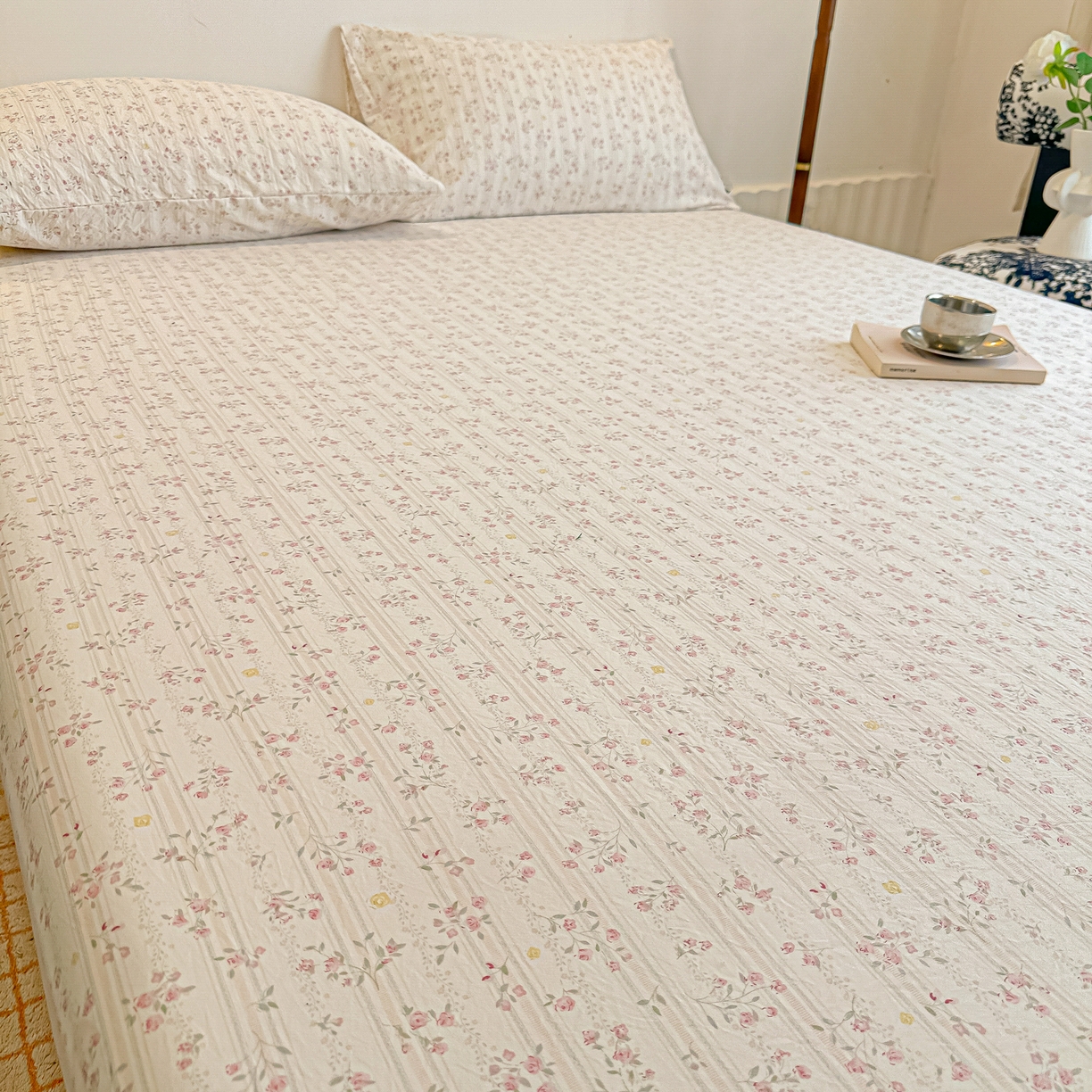 91家纺网 家纺一手货源 找家纺 多乐家纺 2026新款韩系花卉加厚舒柔棉印花单床笠 床笠三件套 秘境