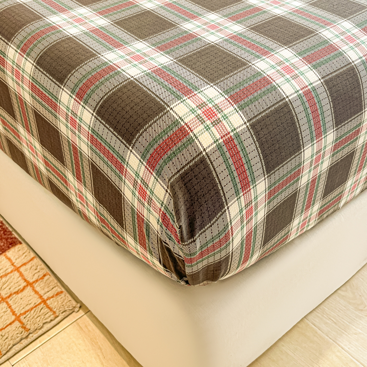 91家纺网 家纺一手货源 找家纺 多乐家纺 2026新款韩系花卉加厚舒柔棉印花单床笠 床笠三件套 山野红