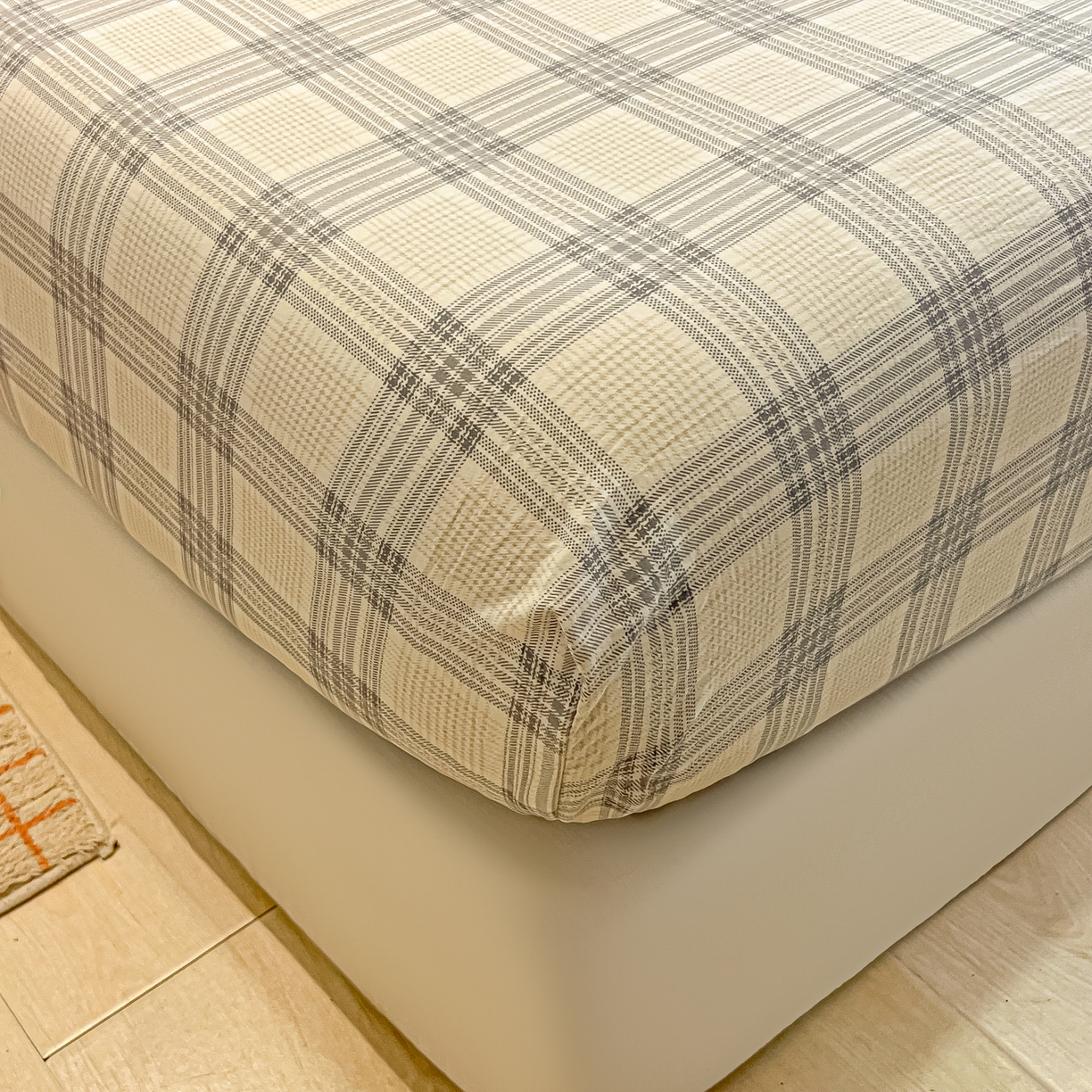 91家纺网 家纺一手货源 找家纺 多乐家纺 2026新款韩系花卉加厚舒柔棉印花单床笠 床笠三件套 山野灰