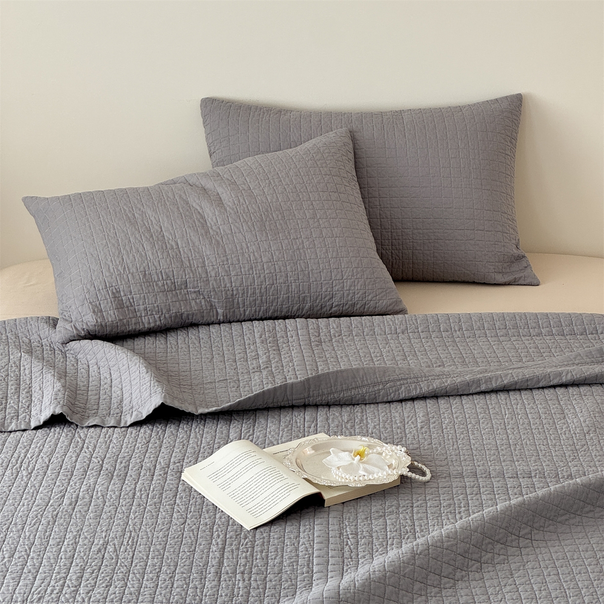 91家纺网 家纺一手货源 找家纺 床盖工厂店 2026新款双面全棉填充棉花面包格床盖三件套 面包格-银灰