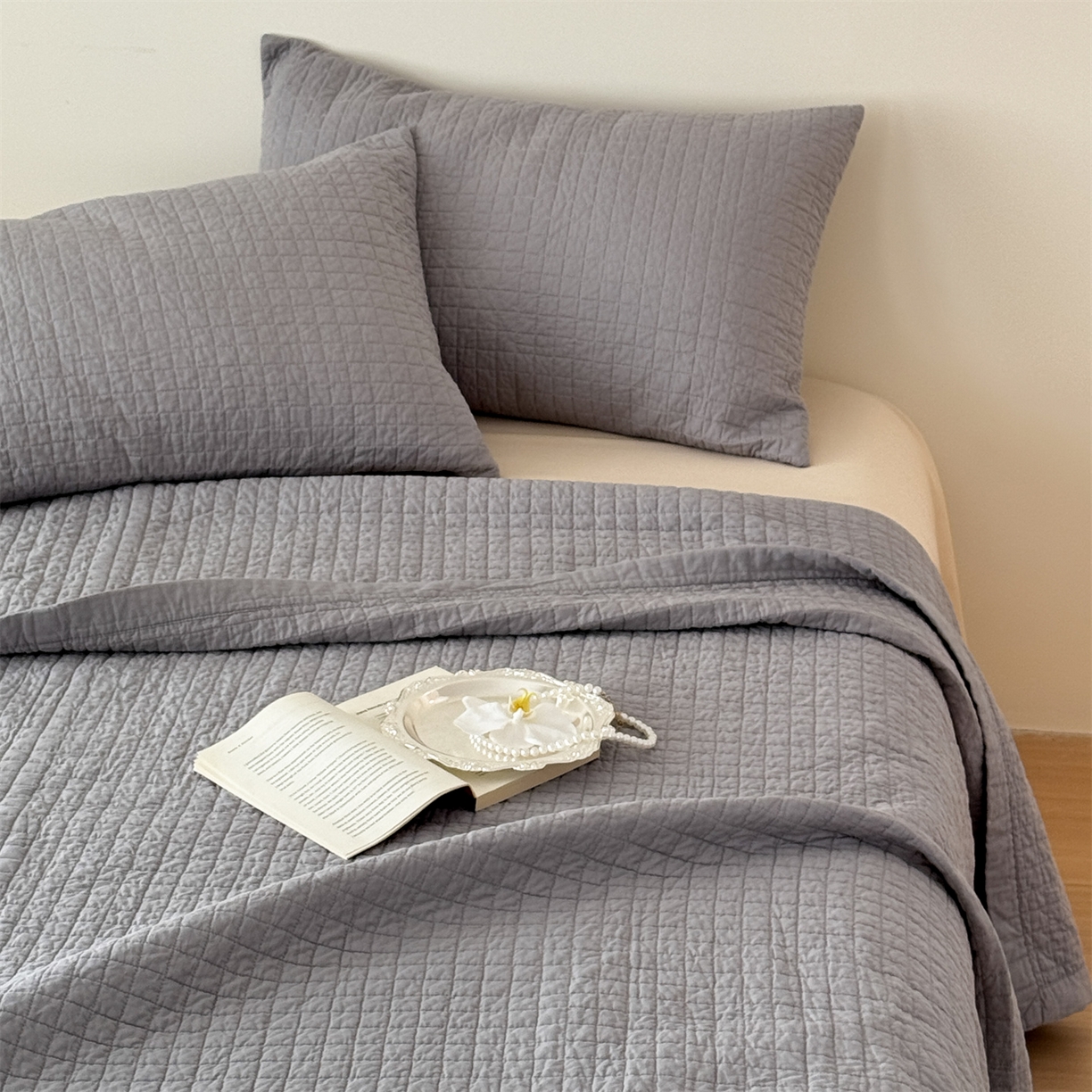 91家纺网 家纺一手货源 找家纺 床盖工厂店 2026新款双面全棉填充棉花面包格床盖三件套 面包格-银灰