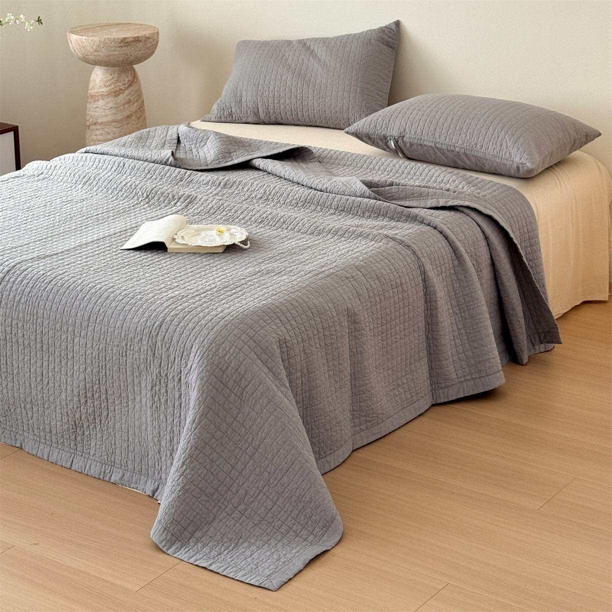 91家纺网 家纺一手货源 找家纺 床盖工厂店 2026新款双面全棉填充棉花面包格床盖三件套 面包格-银灰