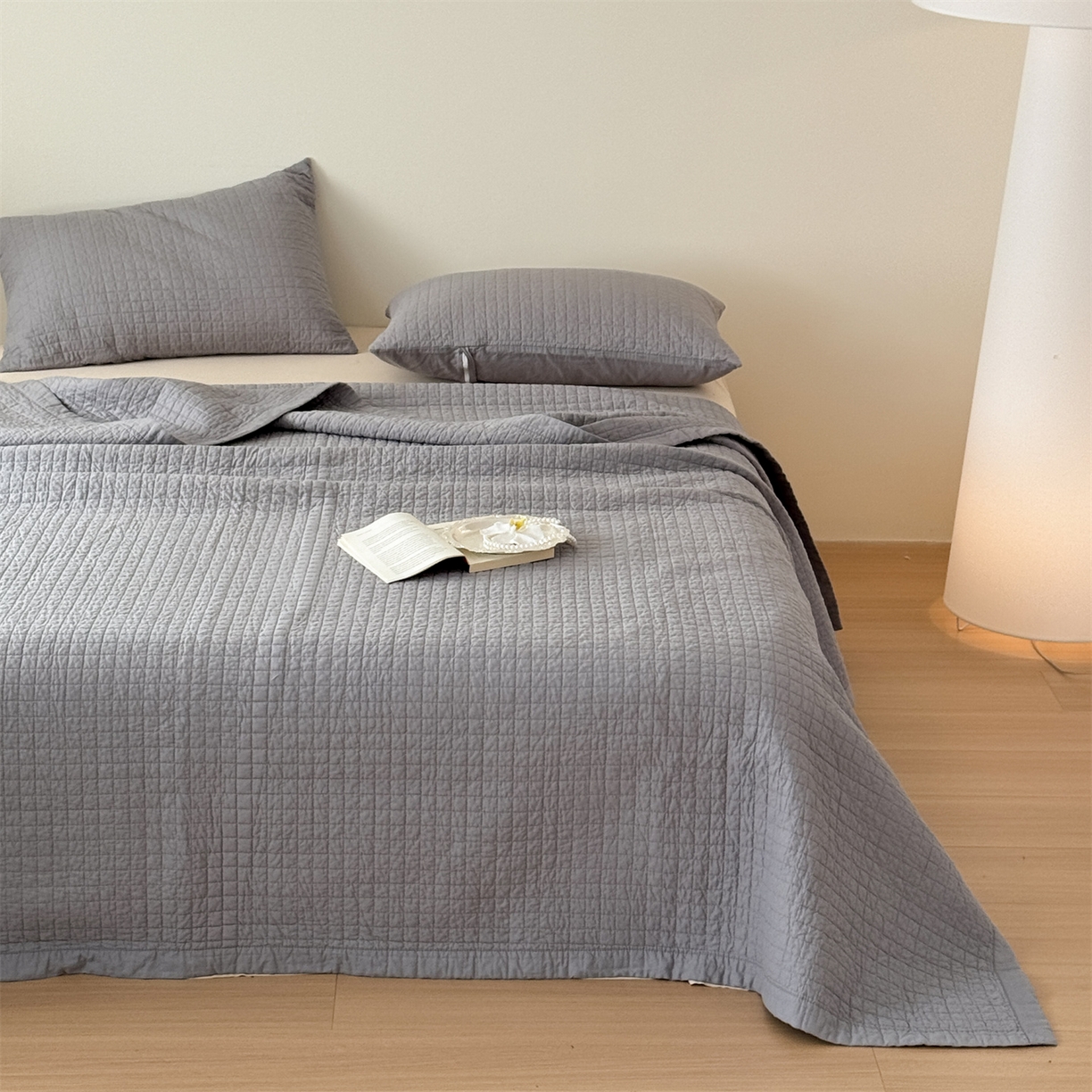 91家纺网 家纺一手货源 找家纺 床盖工厂店 2026新款双面全棉填充棉花面包格床盖三件套 面包格-银灰