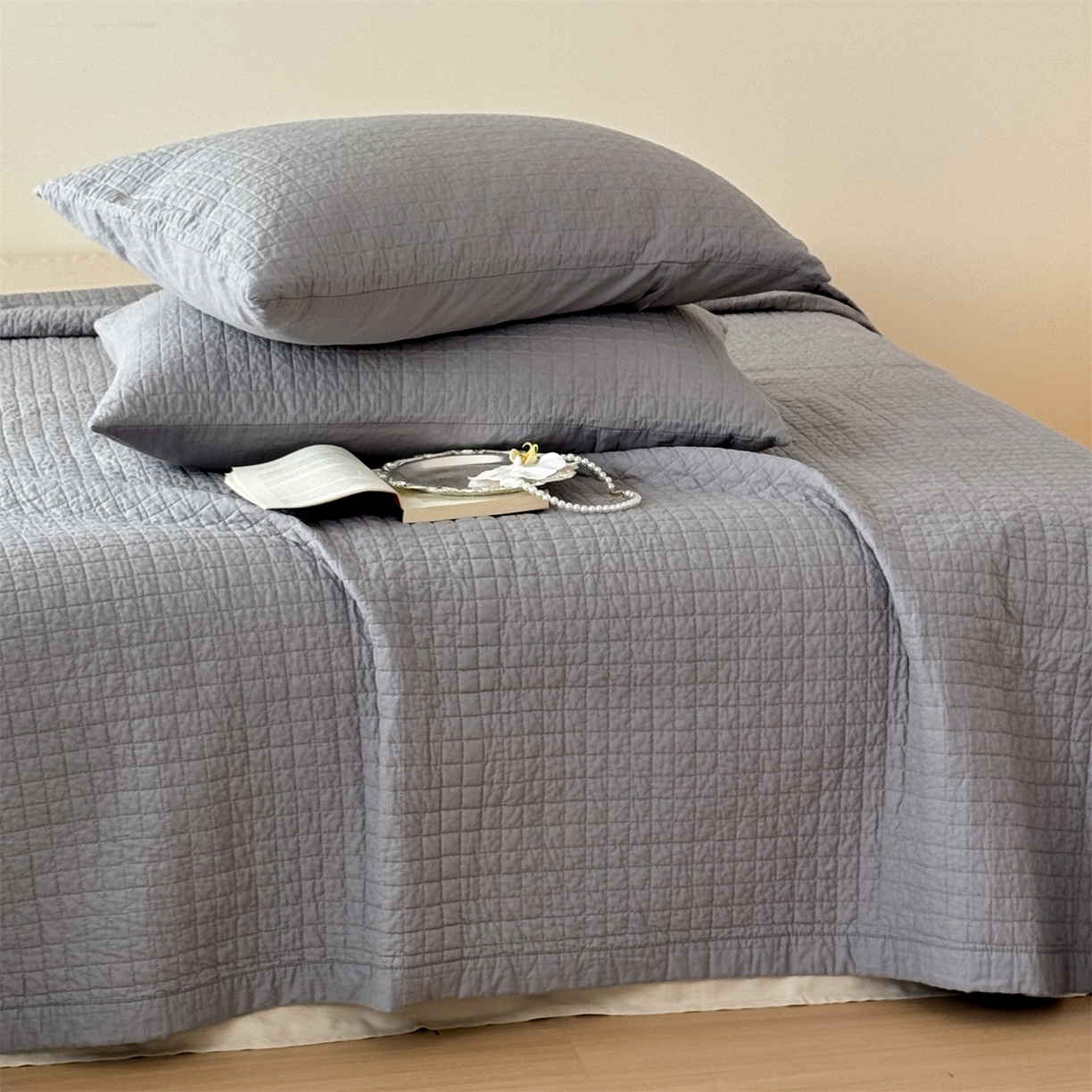 91家纺网 家纺一手货源 找家纺 床盖工厂店 2026新款双面全棉填充棉花面包格床盖三件套 面包格-银灰