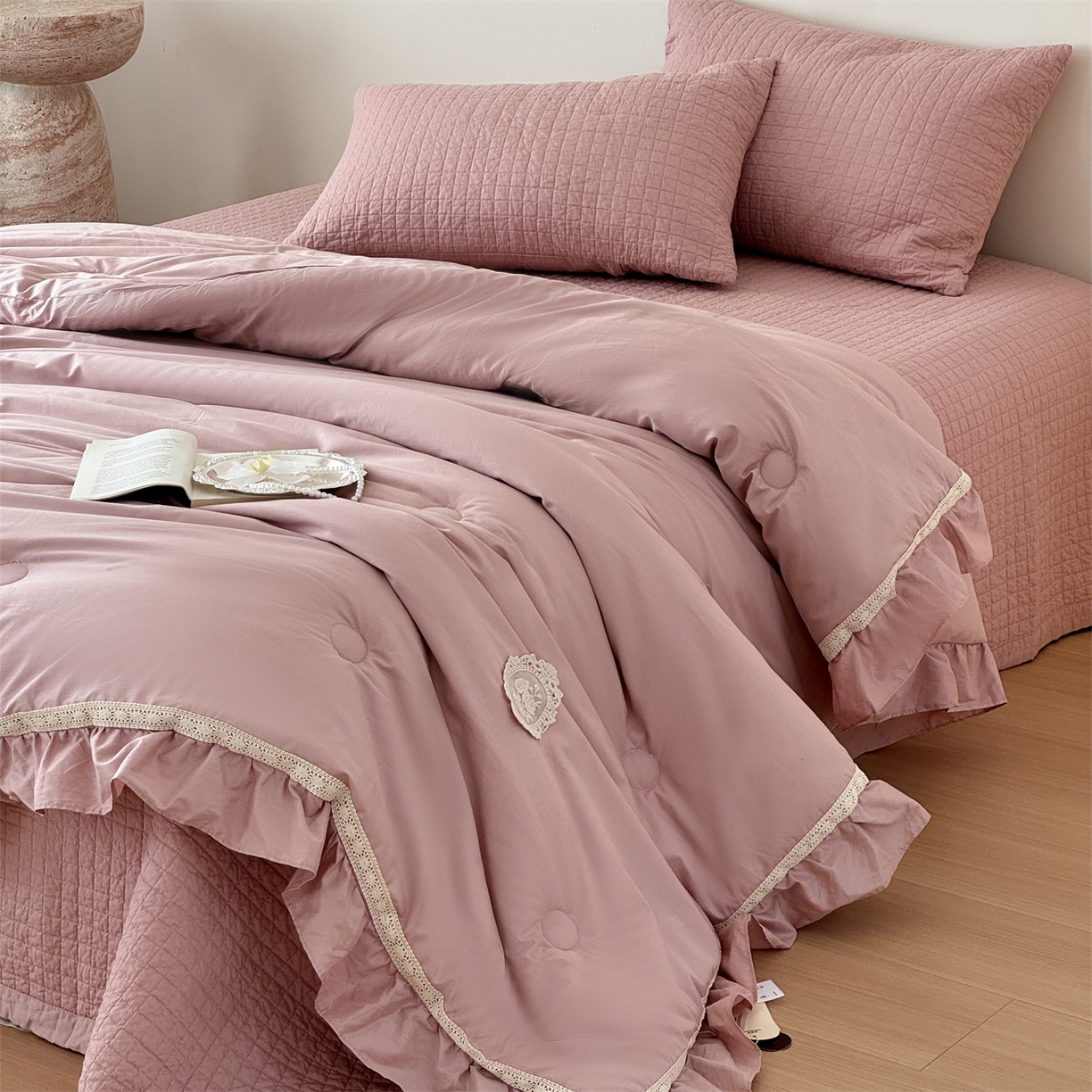 91家纺网 家纺一手货源 找家纺 床盖工厂店 2026新款双面全棉填充棉花面包格床盖三件套 面包格-玫瑰粉