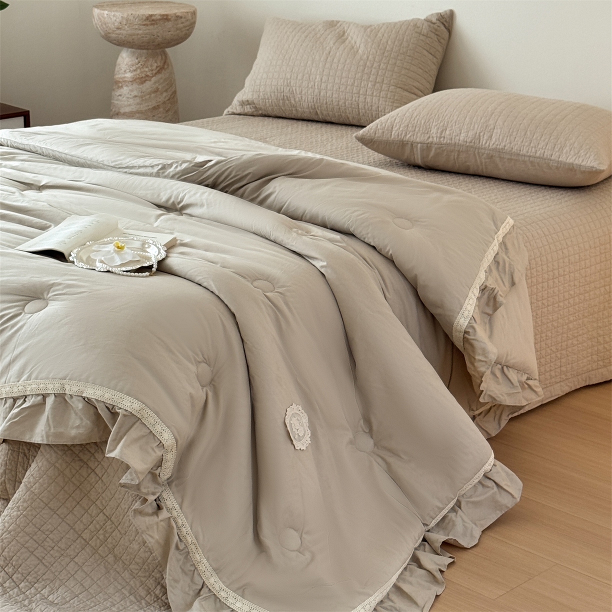 91家纺网 家纺一手货源 找家纺 床盖工厂店 2026新款双面全棉填充棉花面包格床盖三件套 面包格-卡其