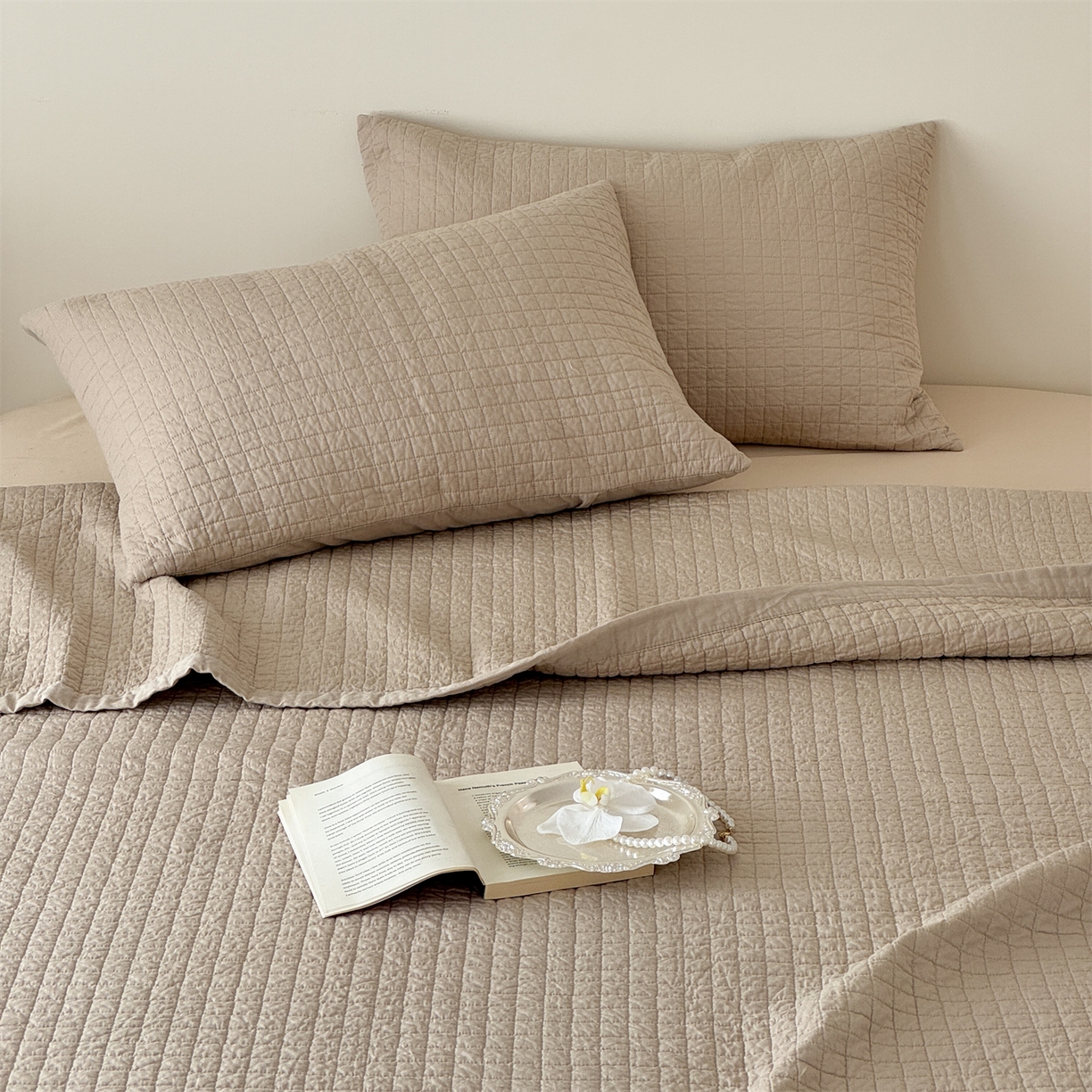 91家纺网 家纺一手货源 找家纺 床盖工厂店 2026新款双面全棉填充棉花面包格床盖三件套 面包格-卡其