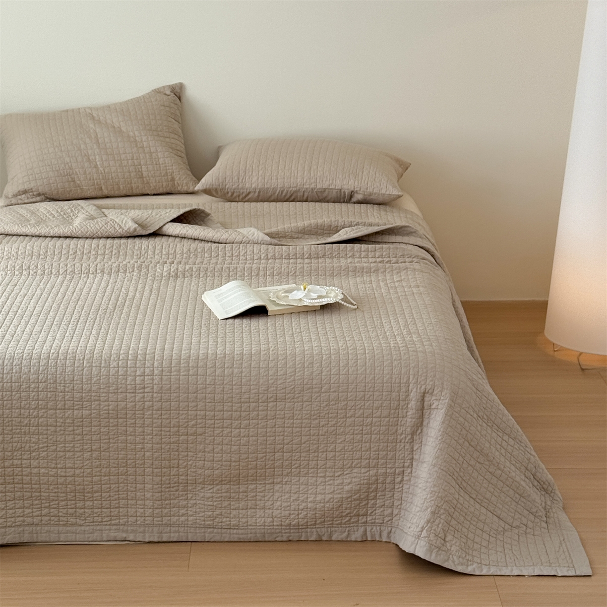 91家纺网 家纺一手货源 找家纺 床盖工厂店 2026新款双面全棉填充棉花面包格床盖三件套 面包格-卡其