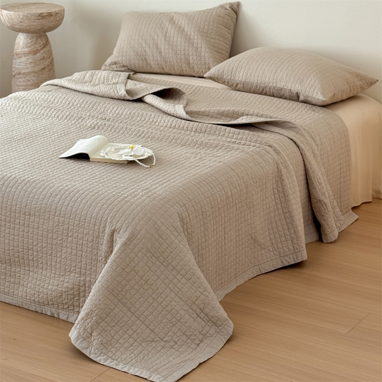 91家纺网 家纺一手货源 找家纺 床盖工厂店 2026新款双面全棉填充棉花面包格床盖三件套 面包格-卡其