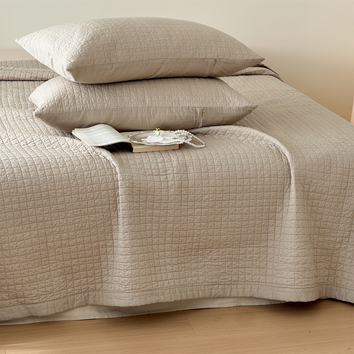 91家纺网 家纺一手货源 找家纺 床盖工厂店 2026新款双面全棉填充棉花面包格床盖三件套 面包格-卡其