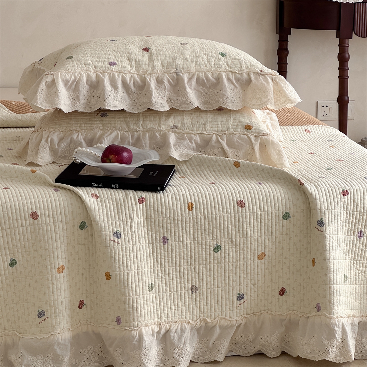 91家纺网 家纺一手货源 找家纺 床盖工厂店 2026新款韩式田园小碎花系双面全棉花边床盖三件套 南瓜糖豆