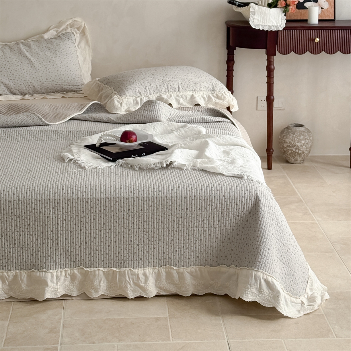 91家纺网 家纺一手货源 找家纺 床盖工厂店 2026新款韩式田园小碎花系双面全棉花边床盖三件套 喜时一咖