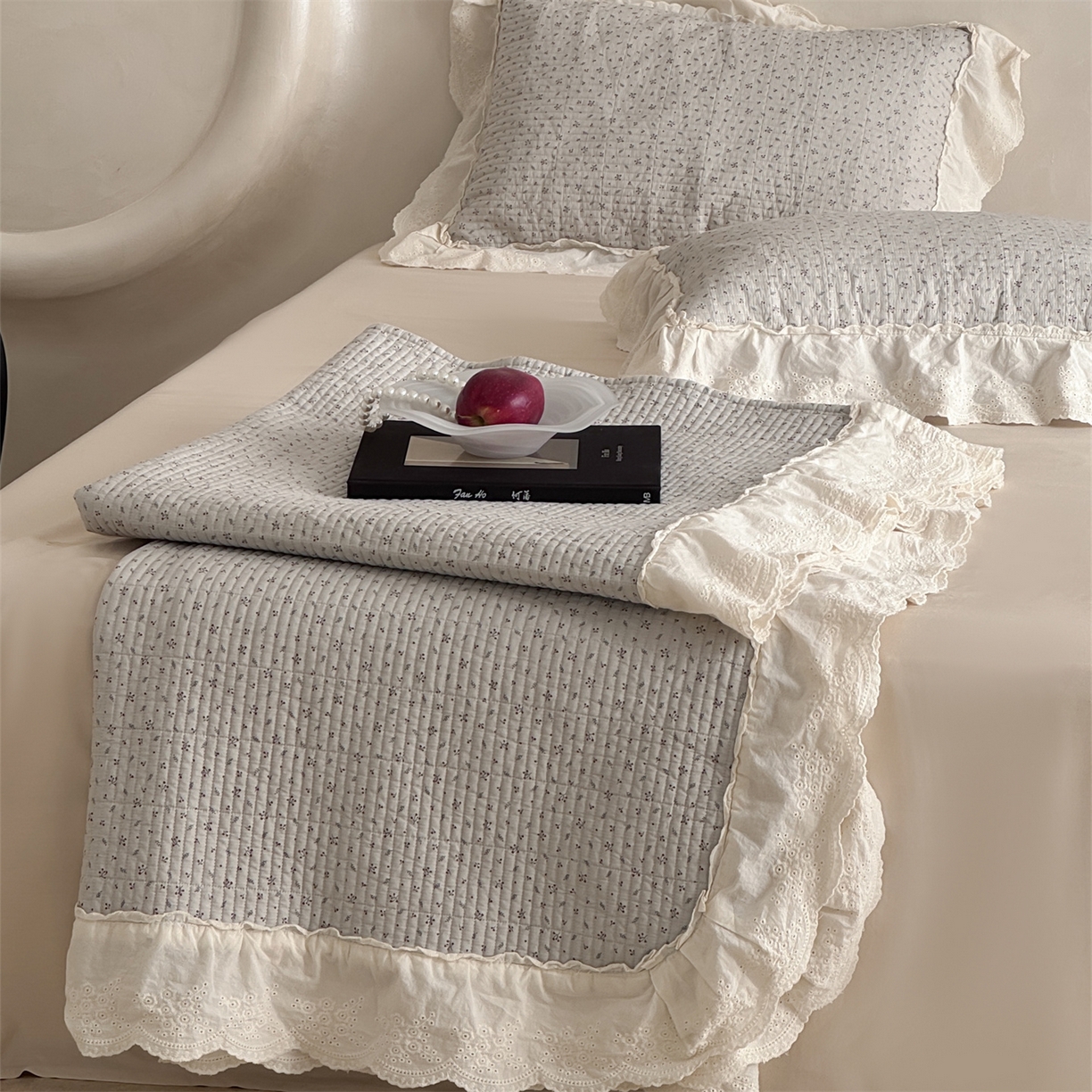 91家纺网 家纺一手货源 找家纺 床盖工厂店 2026新款韩式田园小碎花系双面全棉花边床盖三件套 喜时一咖