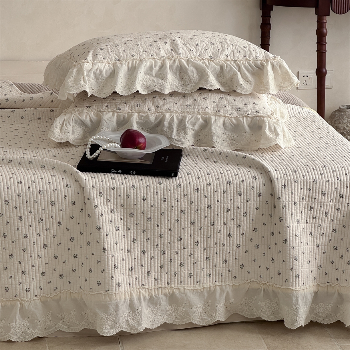 91家纺网 家纺一手货源 找家纺 床盖工厂店 2026新款韩式田园小碎花系双面全棉花边床盖三件套 桃幸一咖