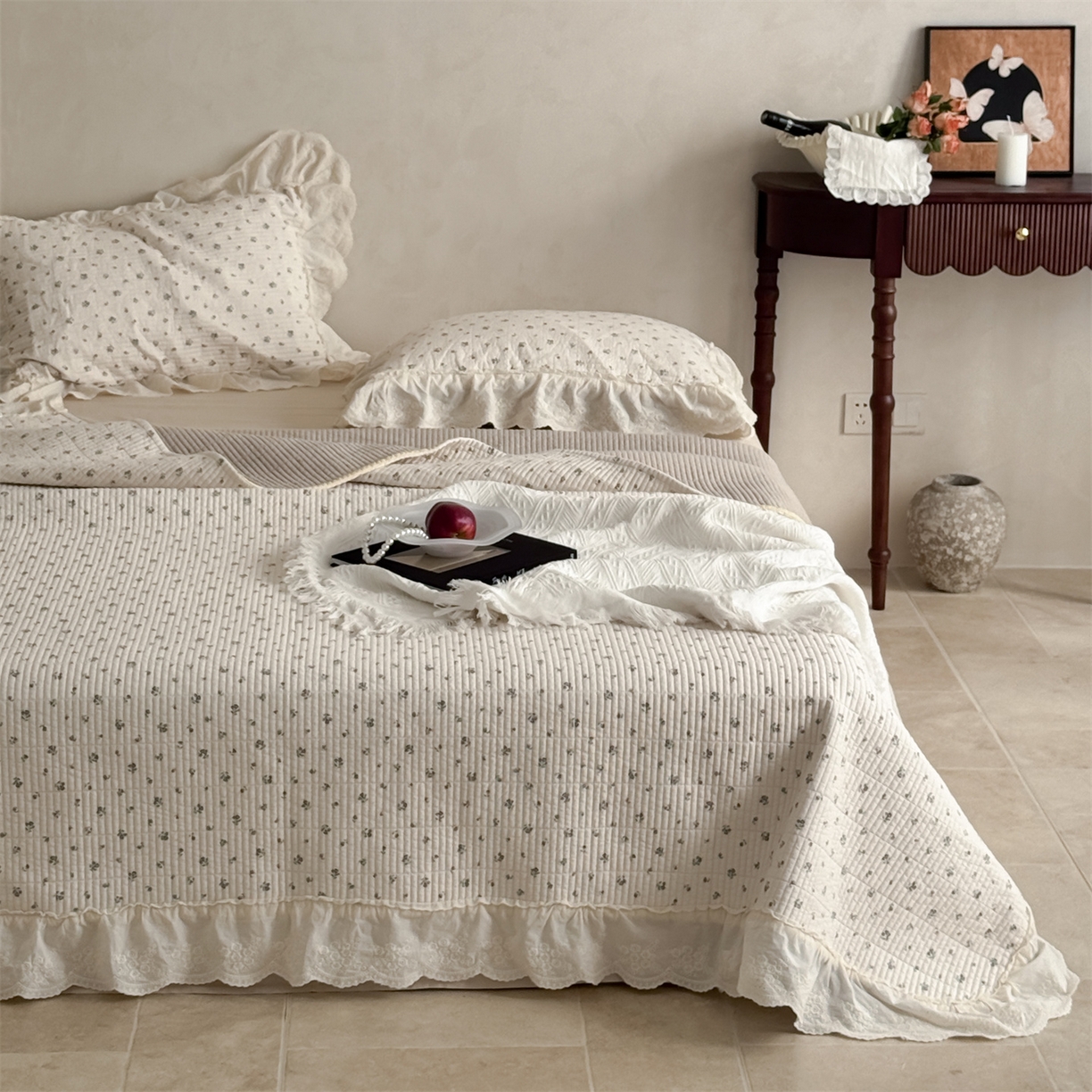 91家纺网 家纺一手货源 找家纺 床盖工厂店 2026新款韩式田园小碎花系双面全棉花边床盖三件套 桃幸一咖