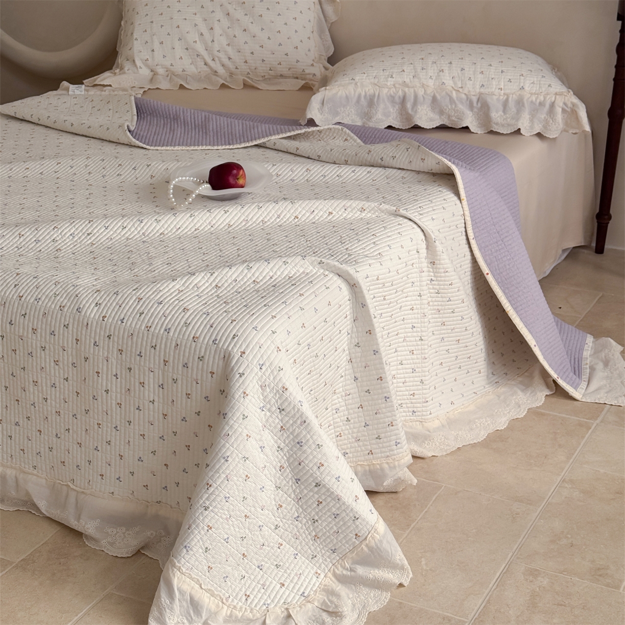 91家纺网 家纺一手货源 找家纺 床盖工厂店 2026新款韩式田园小碎花系双面全棉花边床盖三件套 缤纷樱桃