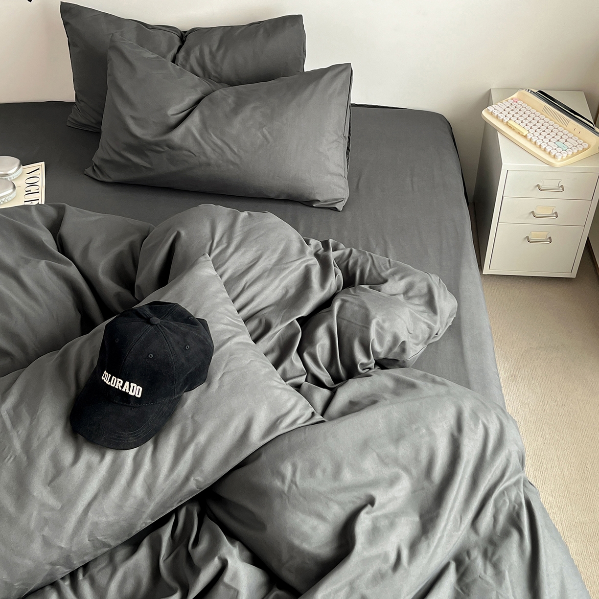 91家纺网 家纺一手货源 找家纺 卡斯诺家纺馆 2026新款A类亲肤芦荟棉四件套 下载文件包含买家秀 深空灰调