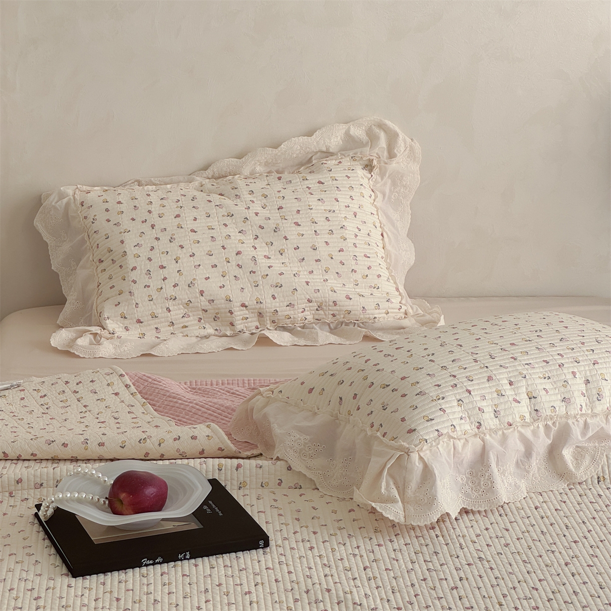 91家纺网 家纺一手货源 找家纺 床盖工厂店 2026新款韩式田园小碎花系双面全棉花边床盖三件套 柔情蜜意