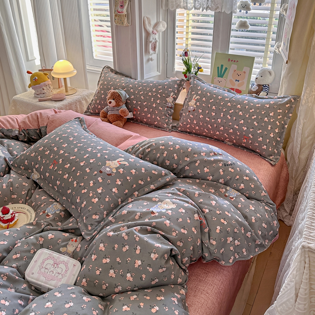 91家纺网 家纺一手货源 找家纺 卡斯诺家纺馆 2026新款A类亲肤芦荟棉四件套 下载文件包含买家秀 朦胧花兔