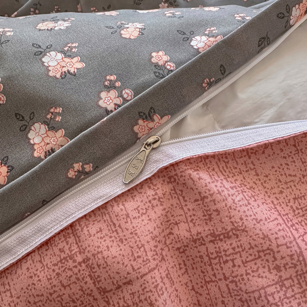 91家纺网 家纺一手货源 找家纺 卡斯诺家纺馆 2026新款A类亲肤芦荟棉四件套 下载文件包含买家秀 朦胧花兔