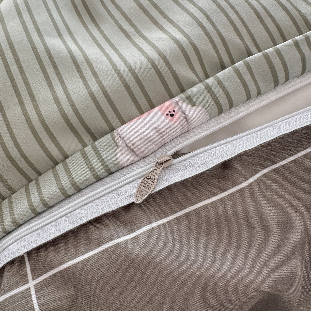 91家纺网 家纺一手货源 找家纺 卡斯诺家纺馆 2026新款A类亲肤芦荟棉四件套 下载文件包含买家秀 微笑柴犬