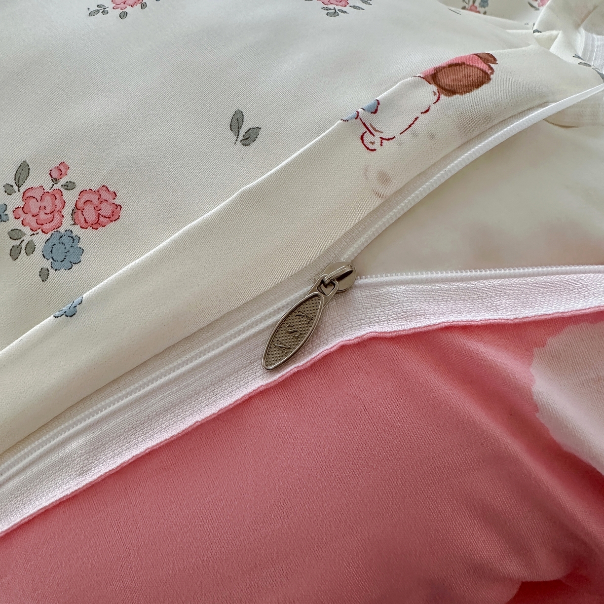 91家纺网 家纺一手货源 找家纺 卡斯诺家纺馆 2026新款A类亲肤芦荟棉四件套 下载文件包含买家秀 小熊花梦