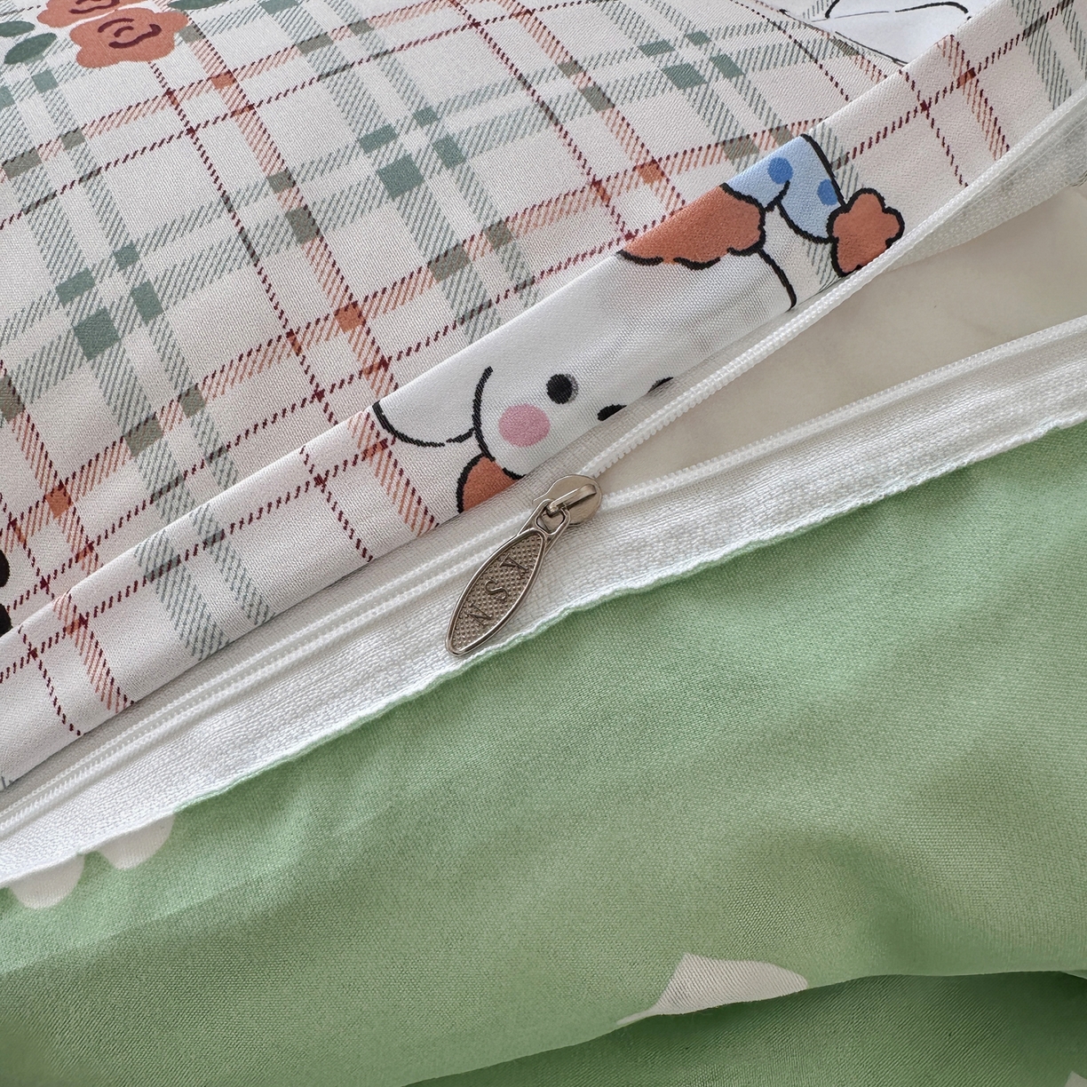 91家纺网 家纺一手货源 找家纺 卡斯诺家纺馆 2026新款A类亲肤芦荟棉四件套 下载文件包含买家秀 格纹友趣