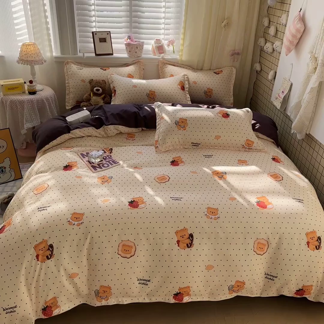 91家纺网 家纺一手货源 找家纺 卡斯诺家纺馆 2026新款A类亲肤芦荟棉四件套 下载文件包含买家秀 熊崽甜莓