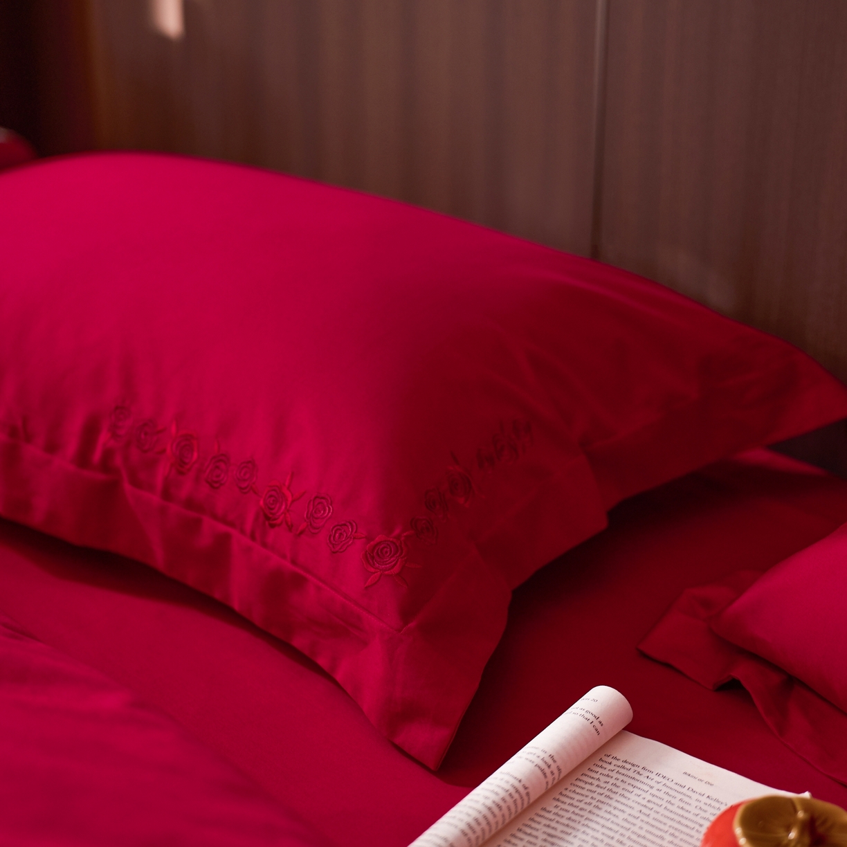 91家纺网 家纺一手货源 找家纺 （总）初拾 2026新款贡缎全棉纯棉红色提花简约婚庆四件套—一眼万年