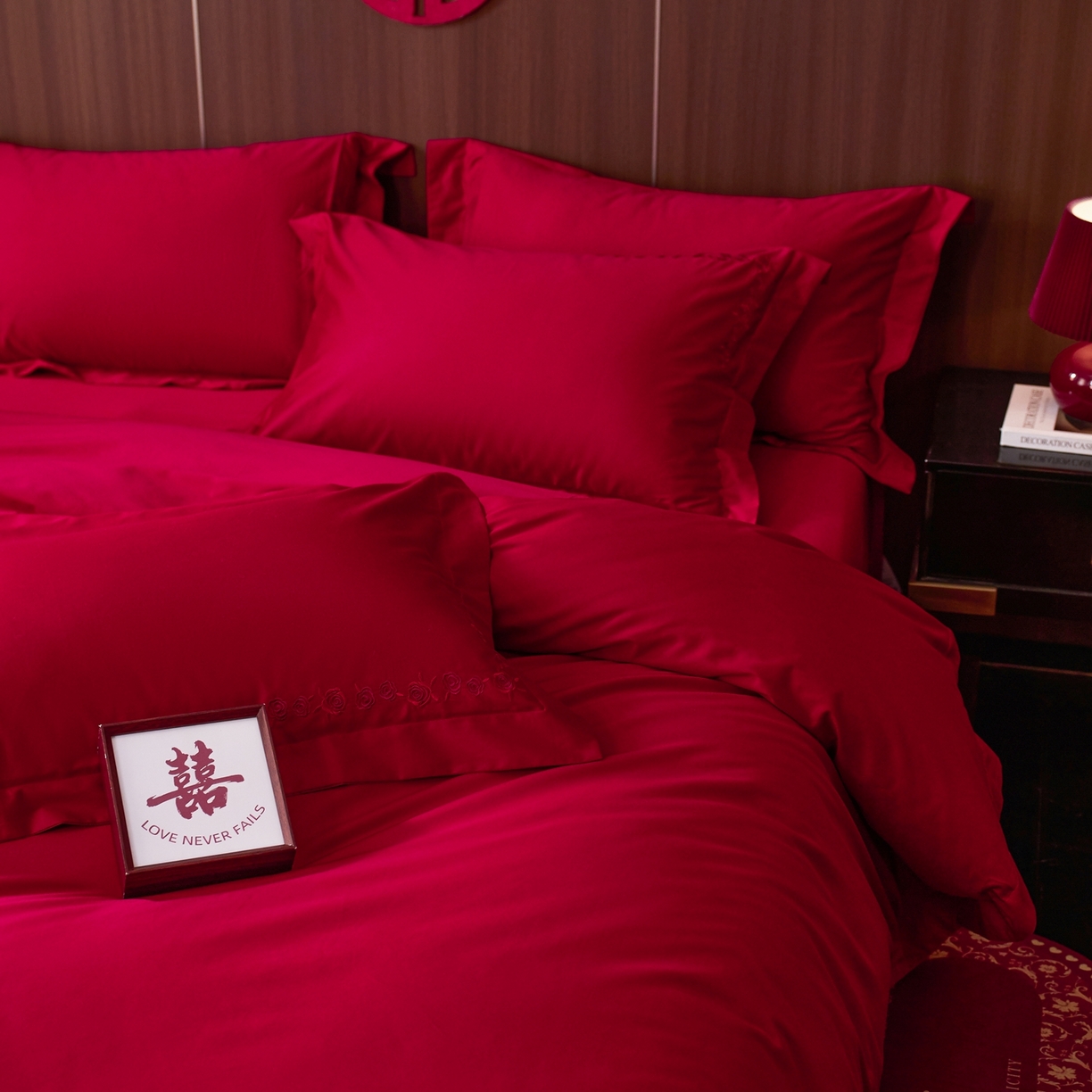 91家纺网 家纺一手货源 找家纺 （总）初拾 2026新款贡缎全棉纯棉红色提花简约婚庆四件套—一眼万年
