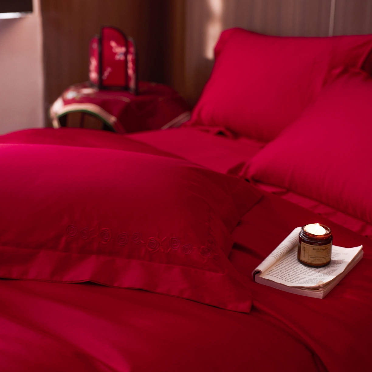 91家纺网 家纺一手货源 找家纺 （总）初拾 2026新款贡缎全棉纯棉红色提花简约婚庆四件套—一眼万年