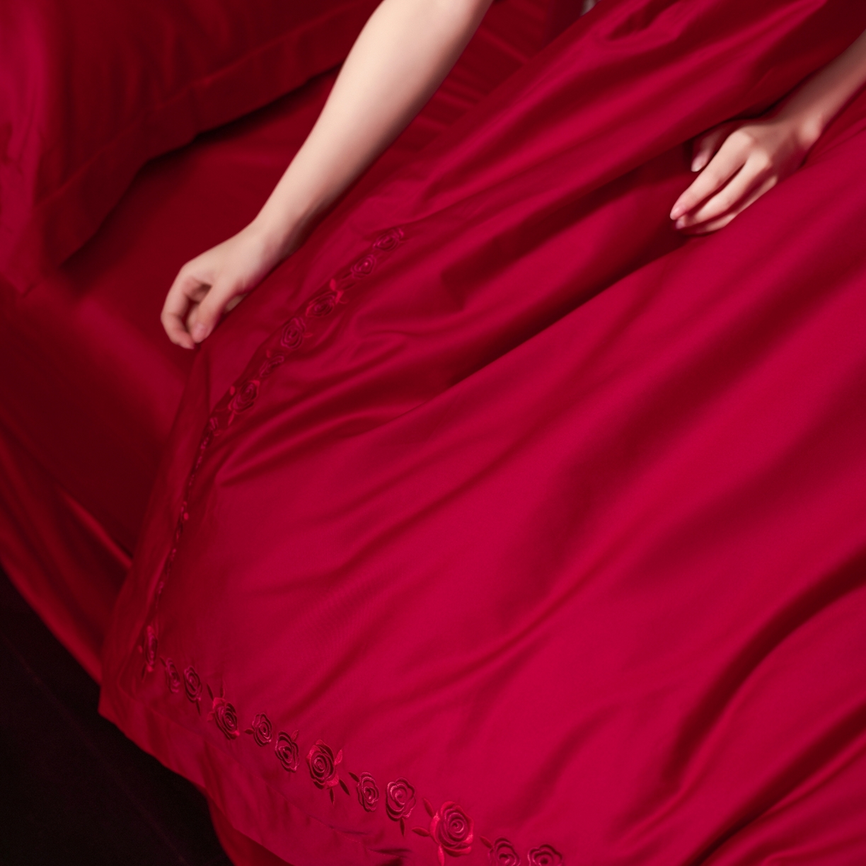 91家纺网 家纺一手货源 找家纺 （总）初拾 2026新款贡缎全棉纯棉红色提花简约婚庆四件套—一眼万年