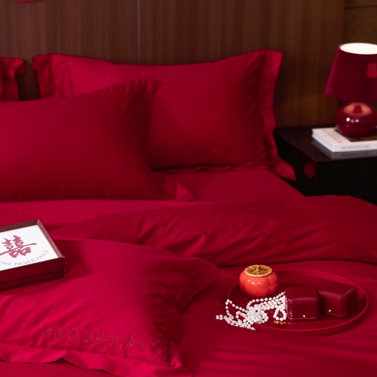 91家纺网 家纺一手货源 找家纺 （总）初拾 2026新款贡缎全棉纯棉红色提花简约婚庆四件套—一眼万年