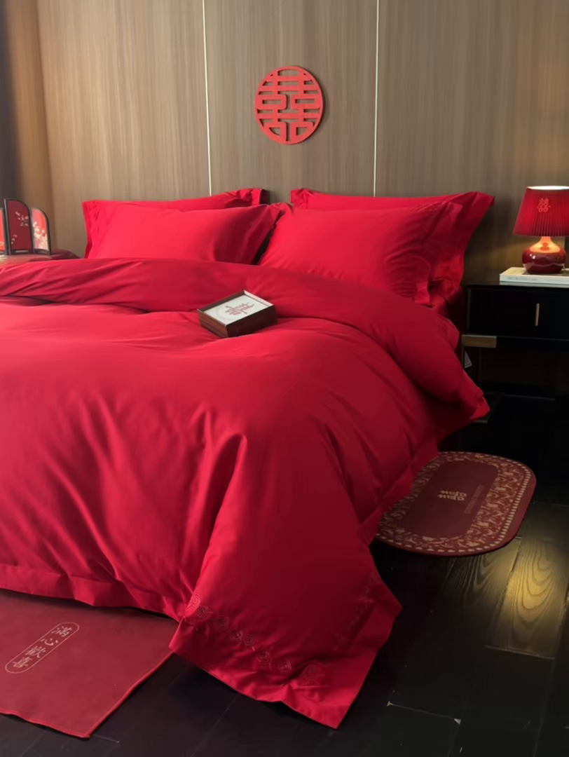 91家纺网 家纺一手货源 找家纺 （总）初拾 2026新款贡缎全棉纯棉红色提花简约婚庆四件套—一眼万年