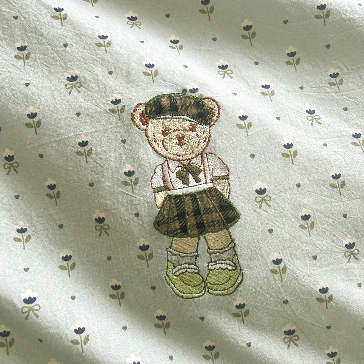 91家纺网 家纺一手货源 找家纺 （总）欣晴家纺 2026新款软糯云朵棉水洗棉刺绣三件套四件套嘟嘟小熊系列（风格1）